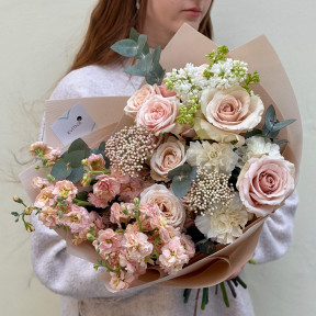 Букет у пастельних відтінках з ароматною матіолою «Персикові мрії»