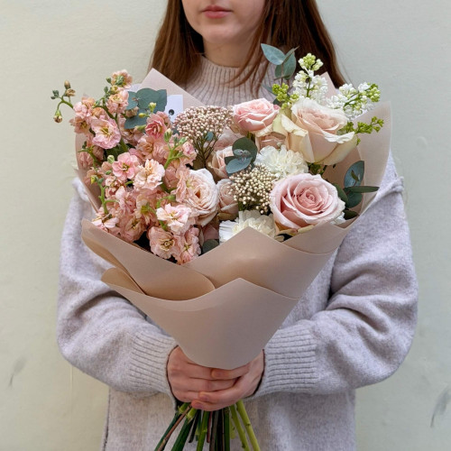 Букет у пастельних відтінках з ароматною матіолою «Персикові мрії»