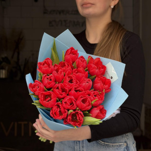 21 Red Foxtrot peony-shaped tulips in the bouquet «Crimson Memory»