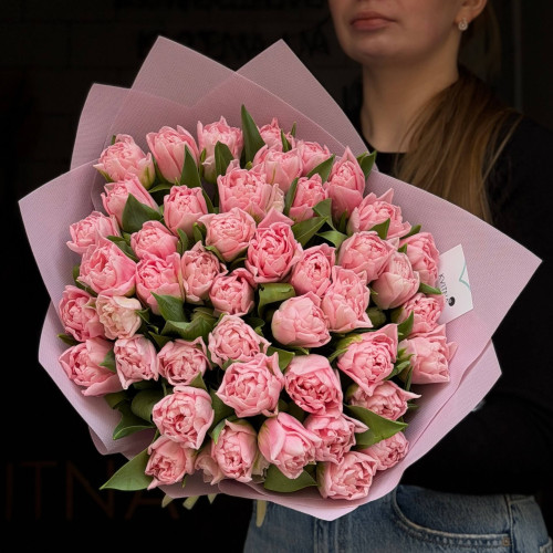 Селекційний піоновидний тюльпан преміальної якості сорту Dreamer у букеті «Зачароване побачення»