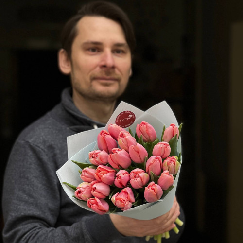 21 піоновидний тюльпан Etched Salmon у букеті «Ніжний абрикос»