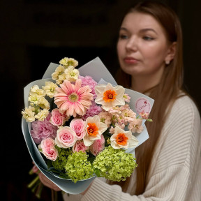 Ароматний букет з нарцисами «Фея весни»