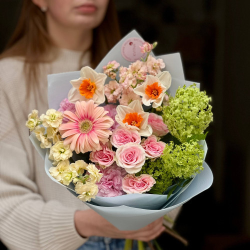 Ароматний букет з нарцисами «Фея весни»