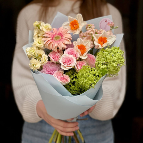 Ароматний букет з нарцисами «Фея весни»