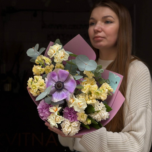 Нежный контрастный букет «Весенняя песня»