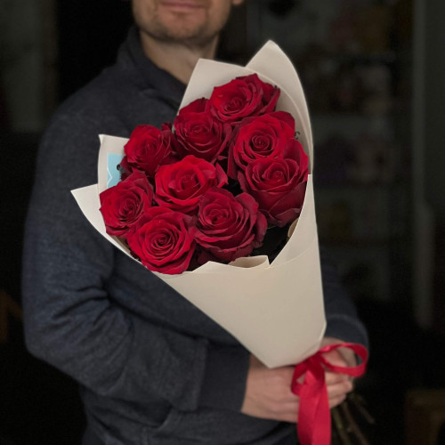 9 троянд сорту Explorer у букеті «Пристрасний дотик»