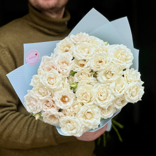 9 гілок білосніжної кущової троянди сорту Garden Majolika у букеті «Ароматний сніг»