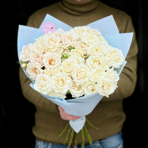 9 гілок білосніжної кущової троянди сорту Garden Majolika у букеті «Ароматний сніг»