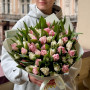51 преміальний тюльпан сорту Dreamer та Du Fortaleza у букеті «Дотик любові»