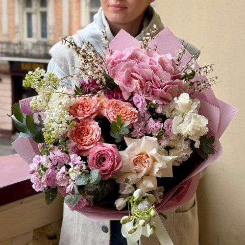 Романтичний букет із ніжним бузком та розкішною гортензією «Поцілунок янгола»