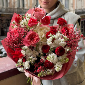 Яскравий романтичний букет із ароматним бузком «Закоханість»