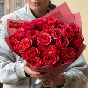 Чарівний букет із 21 піоновидної троянди Dark X-Pression