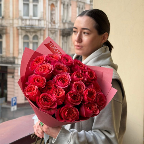 Чарівний букет із 21 піоновидної троянди Dark X-Pression