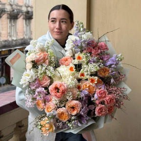 Розкішний букет з найчарівнішими квітами - запашним бузком та піоновидними трояндами «Ти моє серце!»