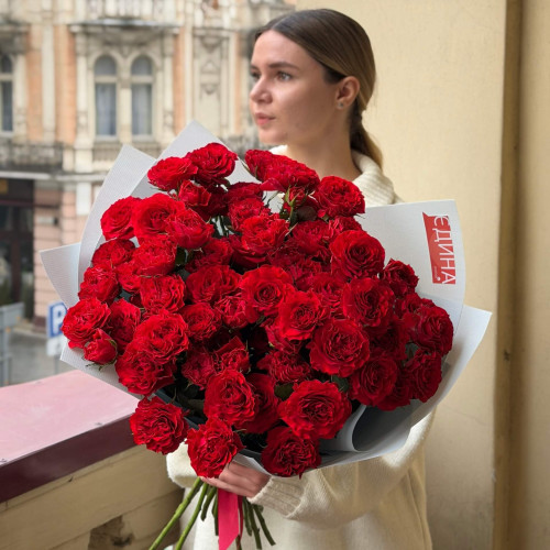 Букет з екстравагантної кущової троянди Bella Linda Brick «Таємна іскра»