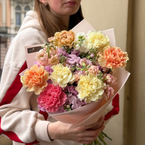 Милий букет з діантусами «Кольоровий самоцвіт»