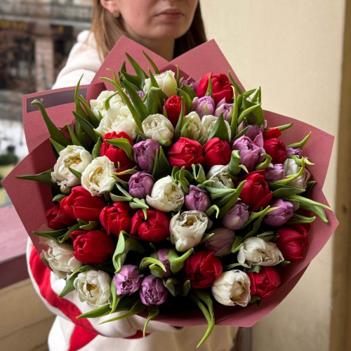 51 піоновидний тюльпан у букеті «Калейдоскоп кохання»