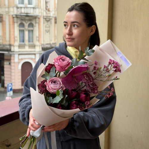 Букет у глибоких відтінках «Закохані очі»