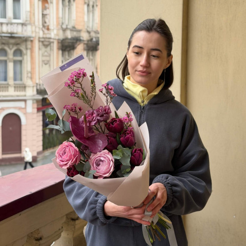 Букет у глибоких відтінках «Закохані очі»