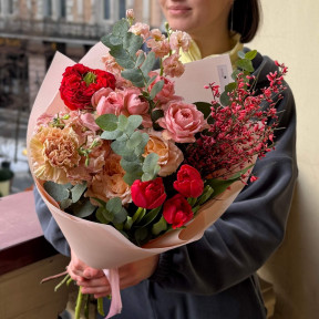 Букет в насичених кольорах «Яскрава валентинка»