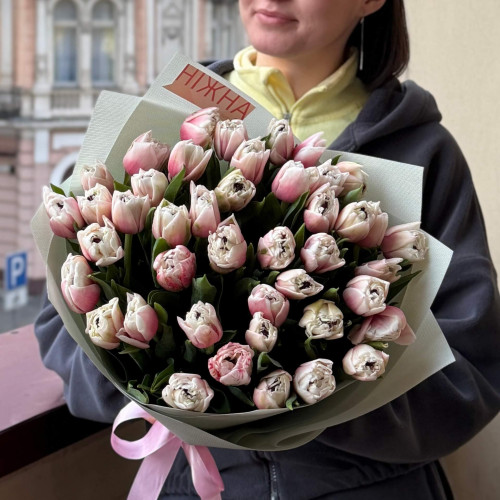 Романтичний букет із преміального піоновидного тюльпану Sambuca