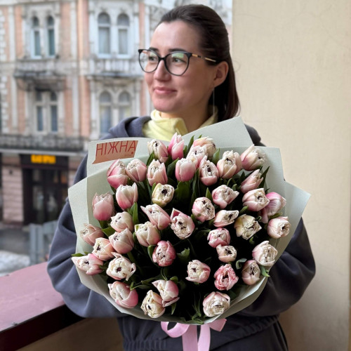 Романтичний букет із преміального піоновидного тюльпану Sambuca