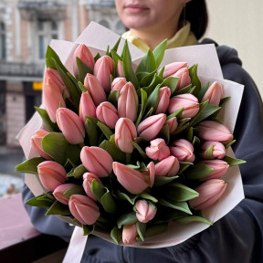 Букет із 35 лососевих тюльпанів Thijs Boots