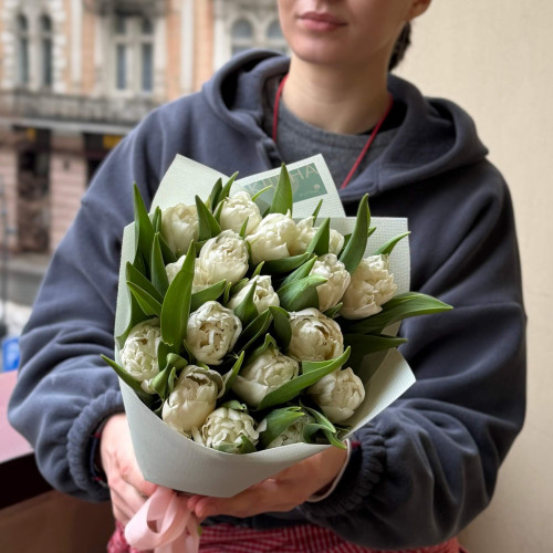 17 піоновидних тюльпанів у букеті «Чиста любов»