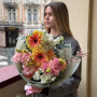 Милий букет із бузком та герберами «Легесенький цьом»
