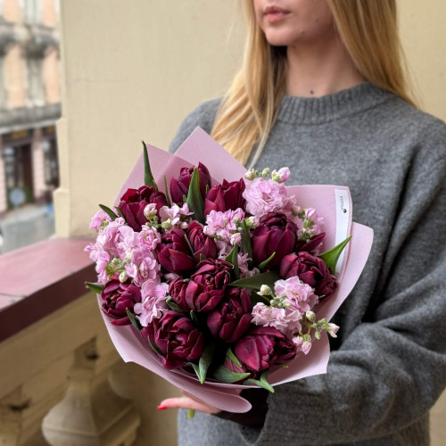 Мереживний букет з піоновидними тюльпанами «Доторкнутись до ніжності»