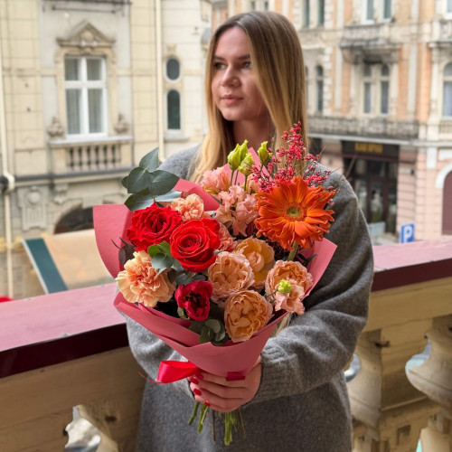 Веселий букет з геністою «Любов та пристрасть»