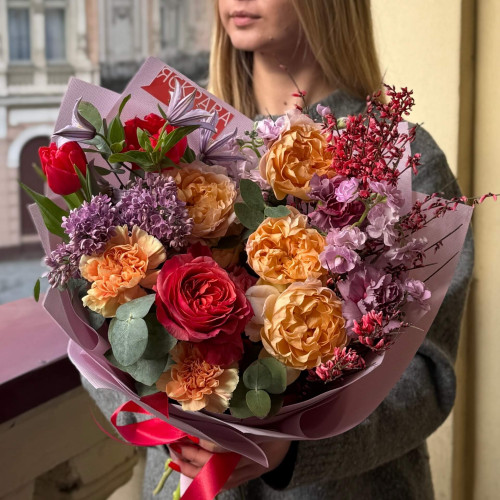 Вишуканий букет з піоновидними трояндами «Краса у деталях»