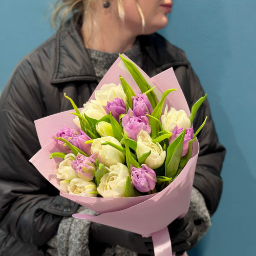 17 піоновидних тюльпанів у букеті «Для крихітки»