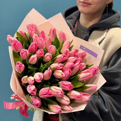 49 тюльпанів у букеті «Галактична цукерка»