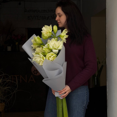 5 амарилісів у букеті «Тиха велич»