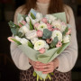 Delicate bouquet with ranunculus and Thijs Boots tulips «Morning Tenderness»