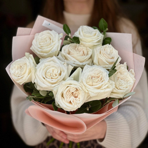 9 Playa Blanca roses with pittosporum in the bouquet «Petal Cloud»