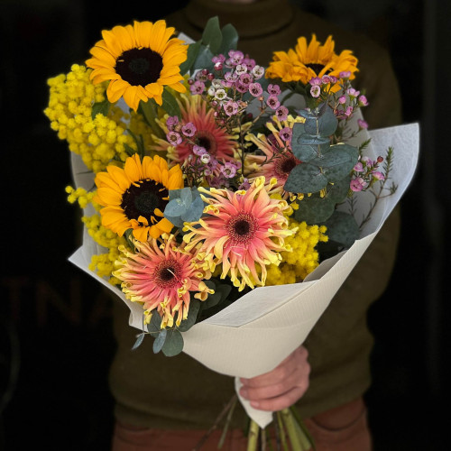 Життєрадісний букет з геліантусами та герберою «Сонячний нектар»