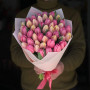 49 класичних тюльпанів у букеті «Малиново-мангова насолода»