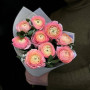 9 яскравих вишуканих ранункулюсів Venere у букеті «Кораловий шовк»