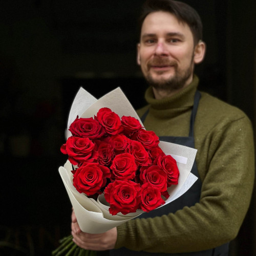 15 Bright red Ecuadorian Nina roses in the bouquet «Fiery Petals»