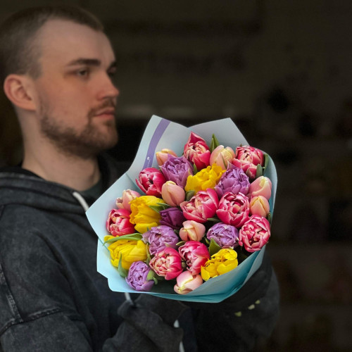 Яскравий мікс із 27 тюльпанів «Кольорові зірочки»