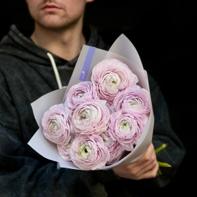 9 неймовірно ніжних ранункулюсів Nebbia у букеті «Мереживо зі снів»