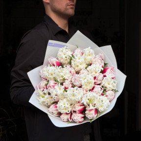 Запашний весняний дуо букет із гіацинтів та піоновидних тюльпанів «Весняний вальс»