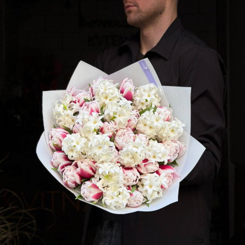 Запашний весняний дуо букет із гіацинтів та піоновидних тюльпанів «Весняний вальс»