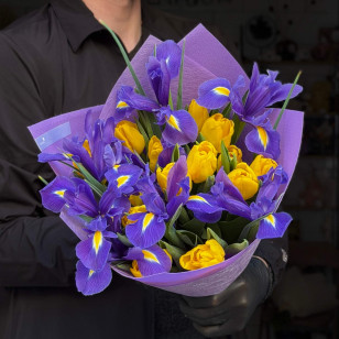 Сонячний весняний букет з ірисами «Весна вже тут!»