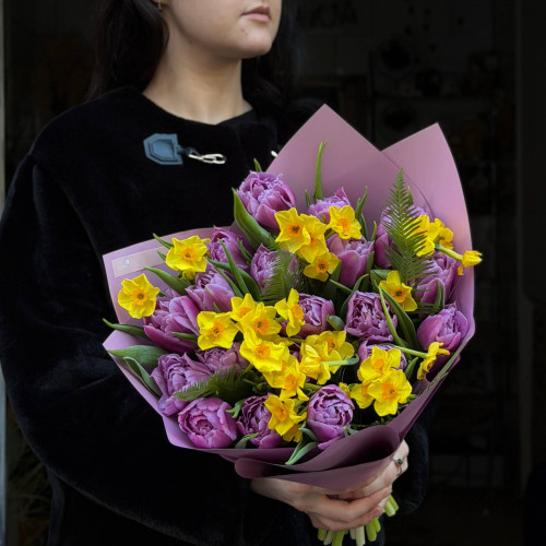 Spring bouquet of fragrant daffodils and peony-style tulips «Joy Is Here!»