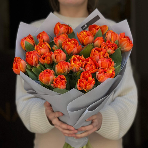 25 піоновидних тюльпанів Queensday у букеті «Вогонь жарптиці»