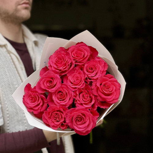 11 bright crimson roses of the Exotix Berry variety in the bouquet «Attractive Berry»