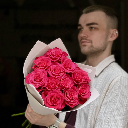 11 bright crimson roses of the Exotix Berry variety in the bouquet «Attractive Berry»